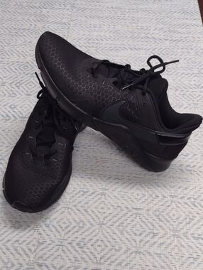 Nike Men's All-Black Athletic Running Sneakers